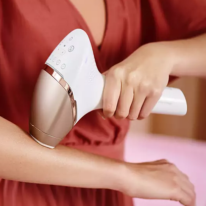 IPL Hair removal device with SenseIQ 